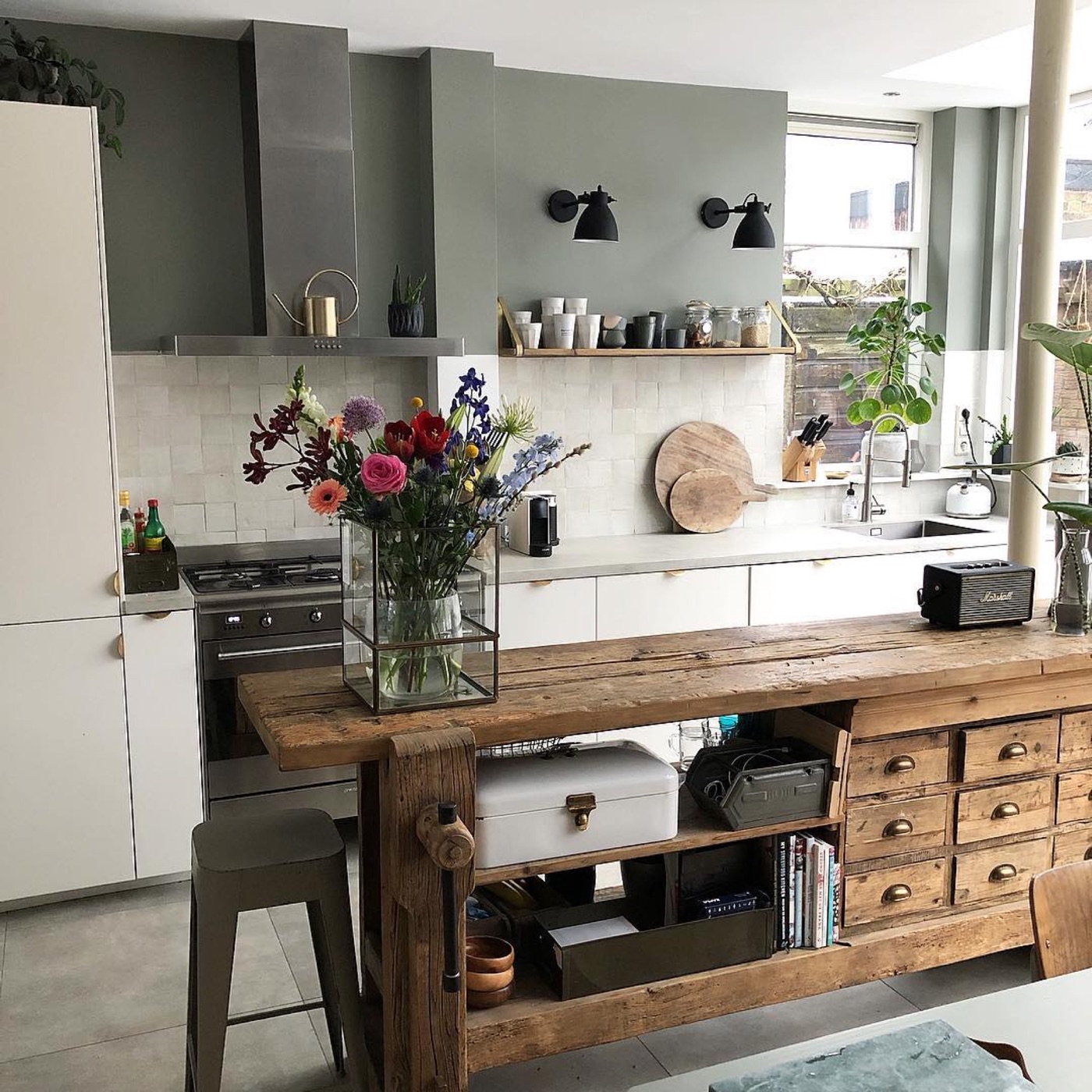 Interieur met aandacht voor textuur en kleurbalans — styling op maat